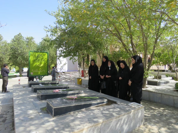 کانون سبک زندگی اسلامی پردیس  بنت الهدی صدر یرگزار کرد:
غبار روبی گلزار شهدای بهشت محمدی 3