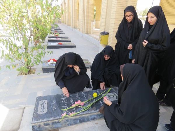 کانون سبک زندگی اسلامی پردیس  بنت الهدی صدر یرگزار کرد:
غبار روبی گلزار شهدای بهشت محمدی 4