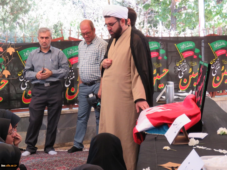 هیأت فاطمیه برگزار کرد
مراسم زیارت بیرق متبرکه ی بارگاه ملکوتی امام حسین ( ع) 2