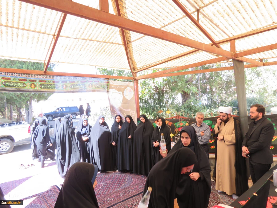 هیأت فاطمیه برگزار کرد
مراسم زیارت بیرق متبرکه ی بارگاه ملکوتی امام حسین ( ع) 2