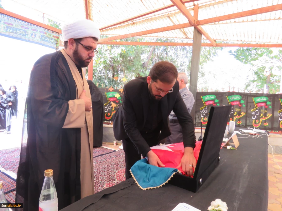 هیأت فاطمیه برگزار کرد
مراسم زیارت بیرق متبرکه ی بارگاه ملکوتی امام حسین ( ع) 2