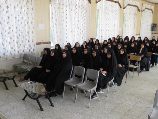 به همت تشکل بسیج دانشجویی ( پایگاه کوثر ) پردیس برگزار شد
کارگاه معلم انقلابی(عفاف و حجاب) 2