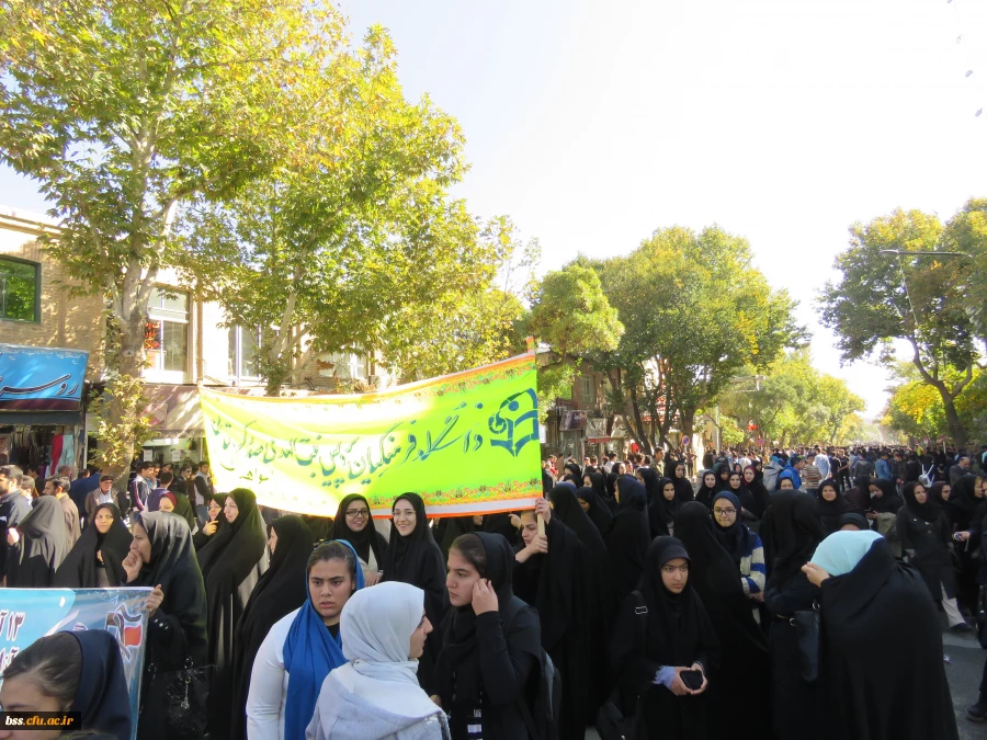 حضور در راهپیمایی 13  ابان 10