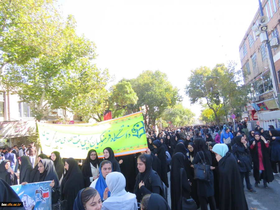 حضور در راهپیمایی 13  ابان 11