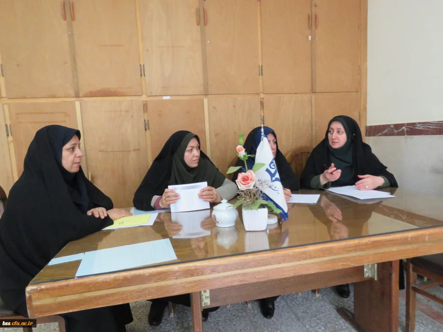 جلسه معاون آموزشی  با مدیر گروه و کادرآموزش جهت تمهید مقدمات نشست علمی 3