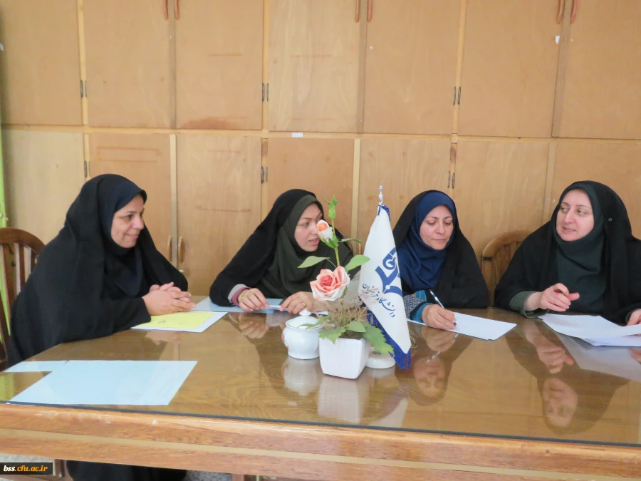 جلسه معاون آموزشی  با مدیر گروه و کادرآموزش جهت تمهید مقدمات نشست علمی 4