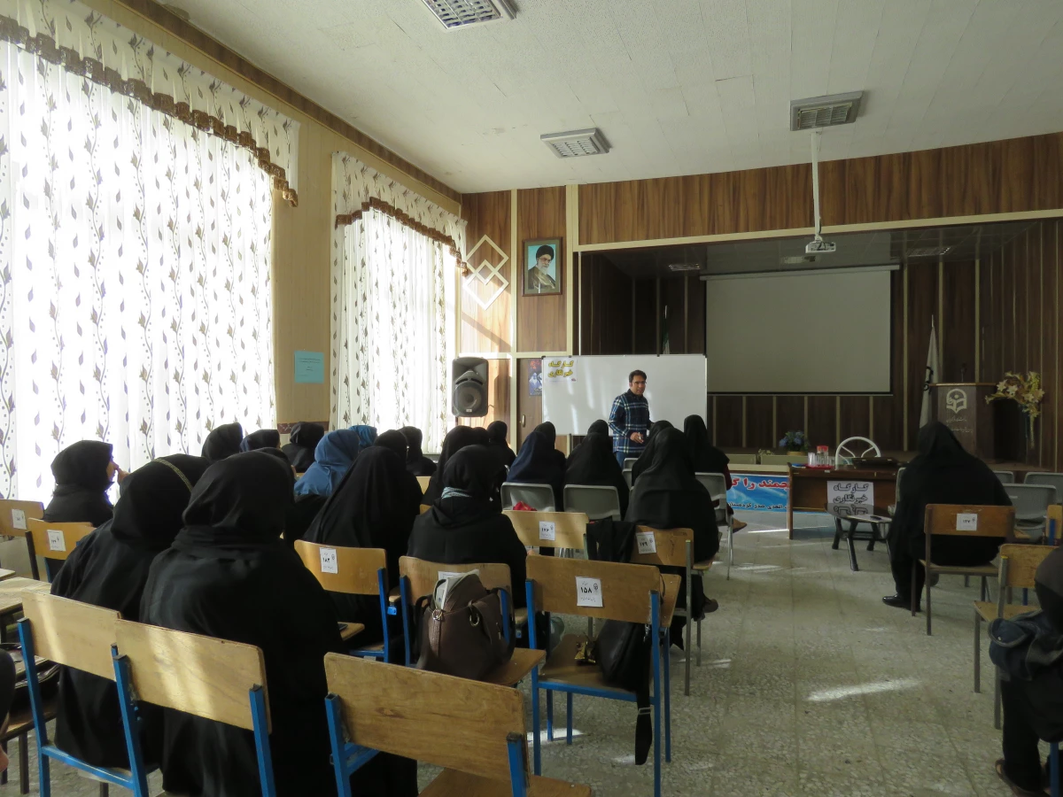 به همت کانون هنرهای دستی  و تجسمی کارگاه  خبرنگاری  برگزار شد 2