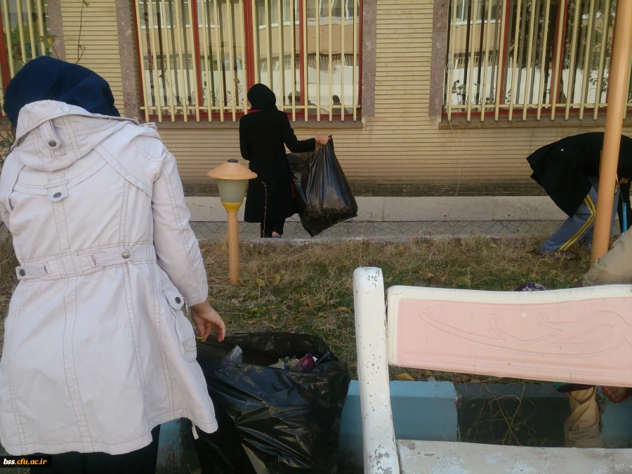 پاکسازی فضای سبز و محوطه پردیس به مناسبت روز هوای پاک 3