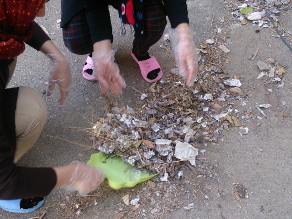 پاکسازی فضای سبز و محوطه پردیس به مناسبت روز هوای پاک 4