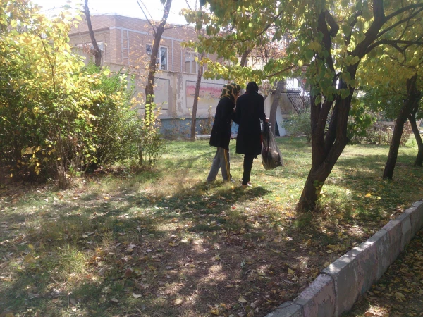 پاکسازی فضای سبز و محوطه پردیس به مناسبت روز هوای پاک 8