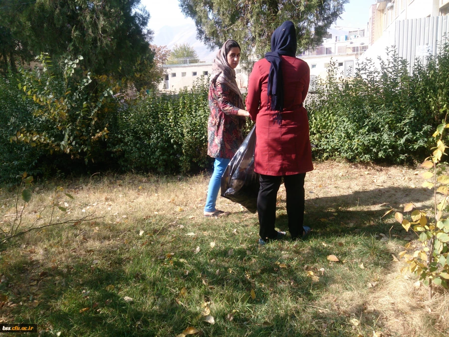 پاکسازی فضای سبز و محوطه پردیس به مناسبت روز هوای پاک 9
