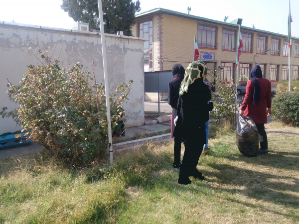 پاکسازی فضای سبز و محوطه پردیس به مناسبت روز هوای پاک 10