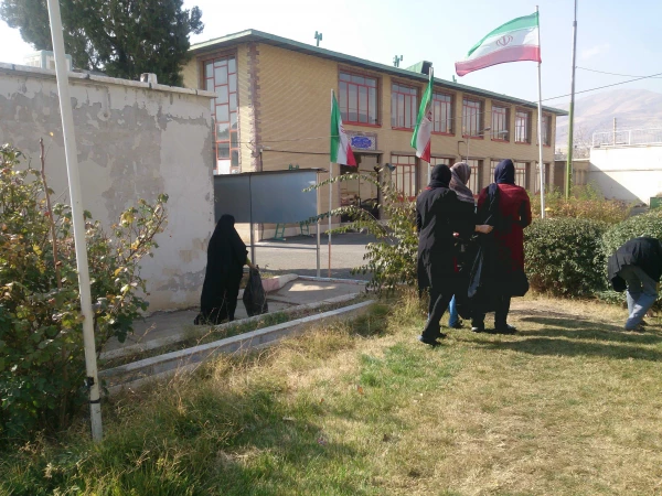 پاکسازی فضای سبز و محوطه پردیس به مناسبت روز هوای پاک 11