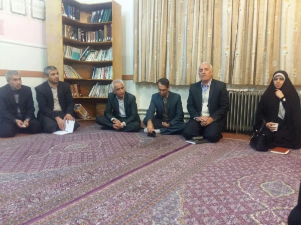 نشست صمیمانه مدیریت استانی و هیإت  همراه  با دانشجویان در خوابگاه 2