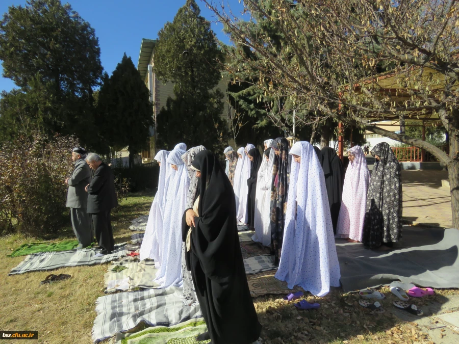برپایی نماز شکرگزاری و باران در محوطه پردیس 3