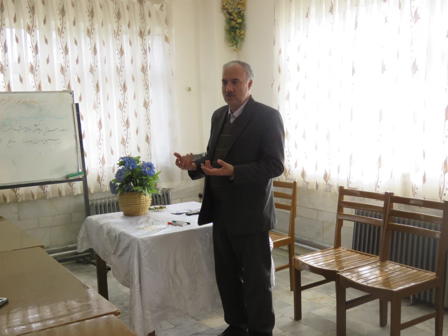 جلسه ی توجیهی مسئول فرهنگی مدیریت استان با دانشجو معلمان ورودی 94 و 95 5