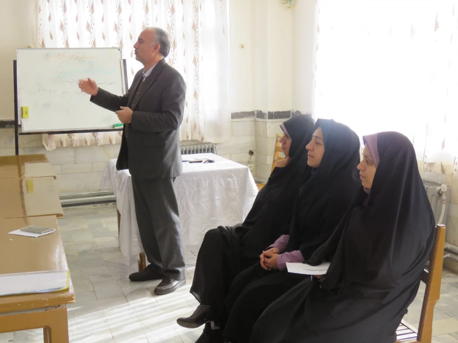 جلسه ی توجیهی مسئول فرهنگی مدیریت استان با دانشجو معلمان ورودی 94 و 95 7