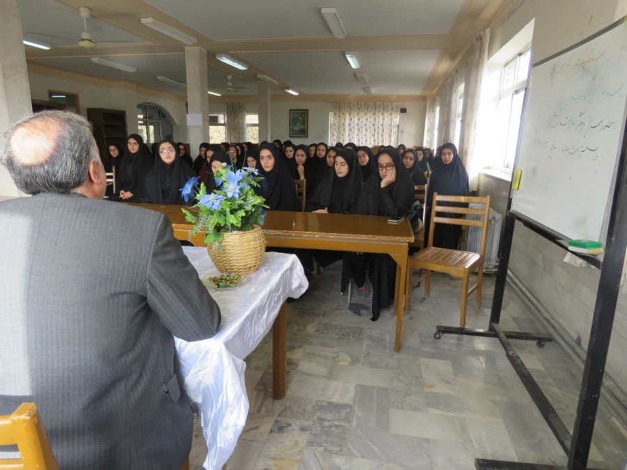 جلسه ی توجیهی مسئول فرهنگی مدیریت استان با دانشجو معلمان ورودی 94 و 95 4