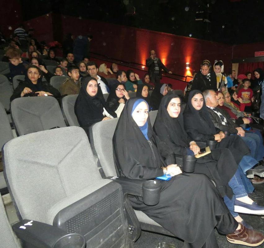 حضورکانون خیریه همدلی پردیس بنت الهدی صدرسنندج درنخستین جشن درخت ارزوها. 2