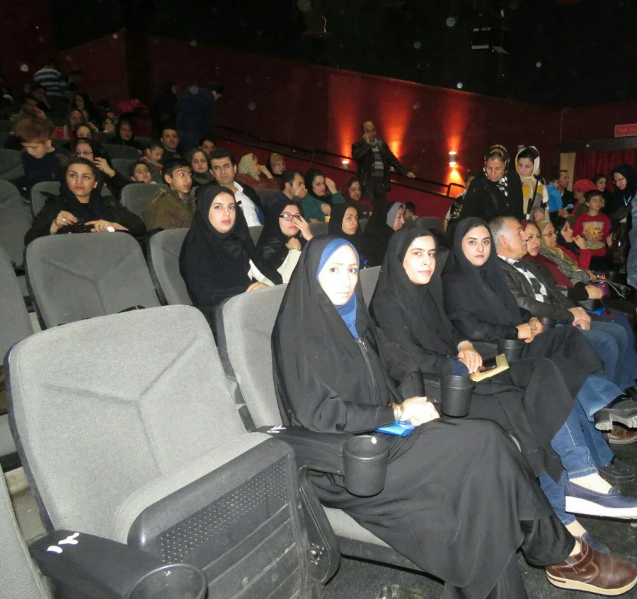 حضورکانون خیریه همدلی پردیس بنت الهدی صدرسنندج درنخستین جشن درخت ارزوها. 2