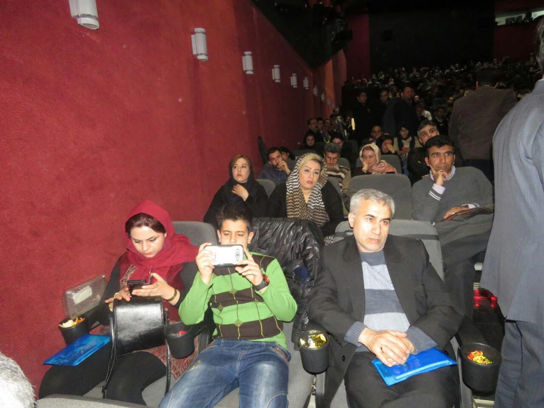 حضورکانون خیریه همدلی پردیس بنت الهدی صدرسنندج درنخستین جشن درخت ارزوها. 3