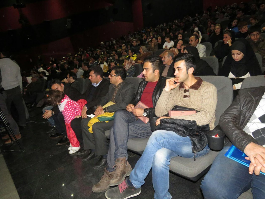 حضورکانون خیریه همدلی پردیس بنت الهدی صدرسنندج درنخستین جشن درخت ارزوها. 4