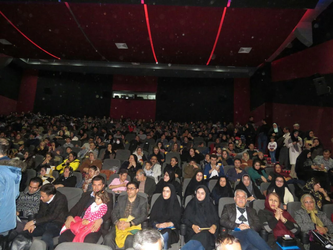 حضورکانون خیریه همدلی پردیس بنت الهدی صدرسنندج درنخستین جشن درخت ارزوها. 5