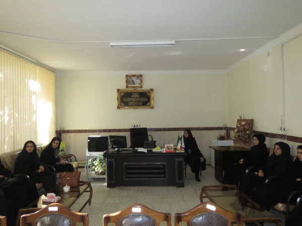 اهداء  لوح تقدیر به اعضای فعال  کانونها  و تشکلهای دانشجویی پردیس در سال گذشته 2