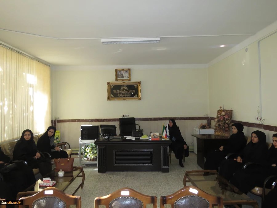 اهداء  لوح تقدیر به اعضای فعال  کانونها  و تشکلهای دانشجویی پردیس در سال گذشته 2