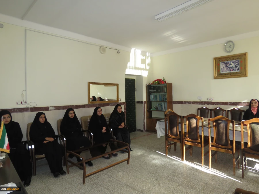 اهداء  لوح تقدیر به اعضای فعال  کانونها  و تشکلهای دانشجویی پردیس در سال گذشته 4