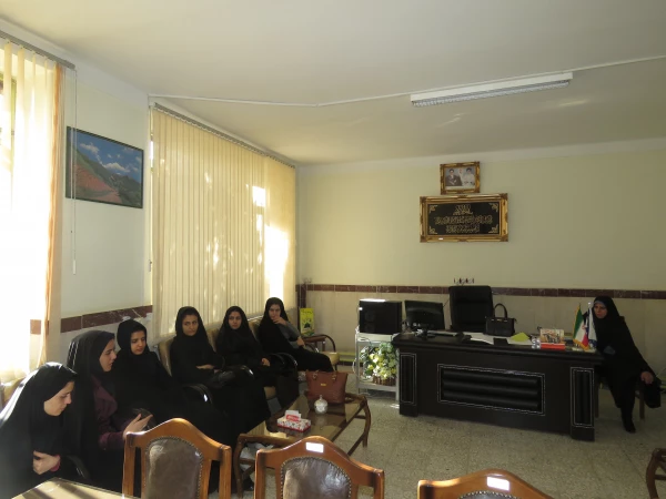 اهداء  لوح تقدیر به اعضای فعال  کانونها  و تشکلهای دانشجویی پردیس در سال گذشته 3