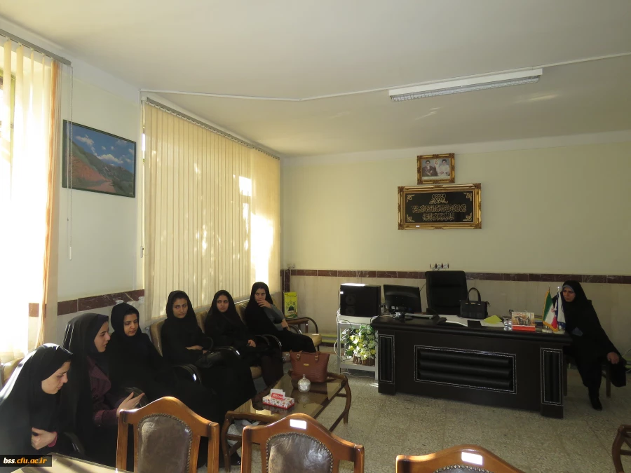 اهداء  لوح تقدیر به اعضای فعال  کانونها  و تشکلهای دانشجویی پردیس در سال گذشته 3