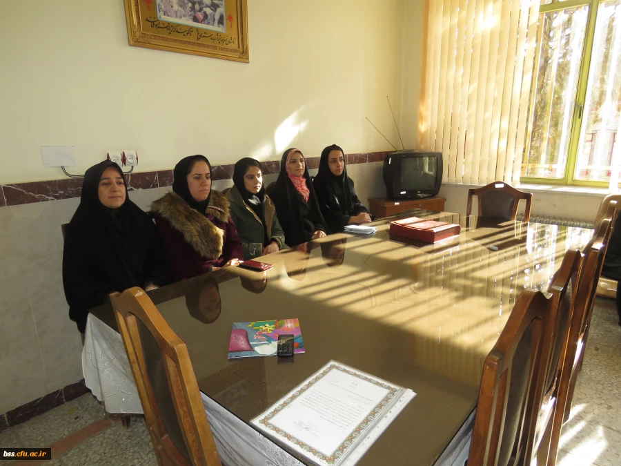 اهداء  لوح تقدیر به اعضای فعال  کانونها  و تشکلهای دانشجویی پردیس در سال گذشته 5