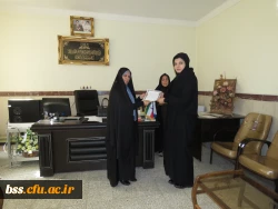 اهداء  لوح تقدیر به اعضای فعال  کانونها  و تشکلهای دانشجویی پردیس در سال گذشته 10