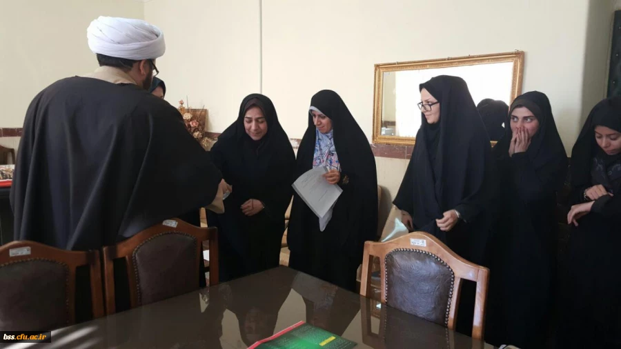 برگزاری مراسم قرعه کشی از بین برندگان مسابقه کتابخوانی با مناسبت هفته پژوهش 2