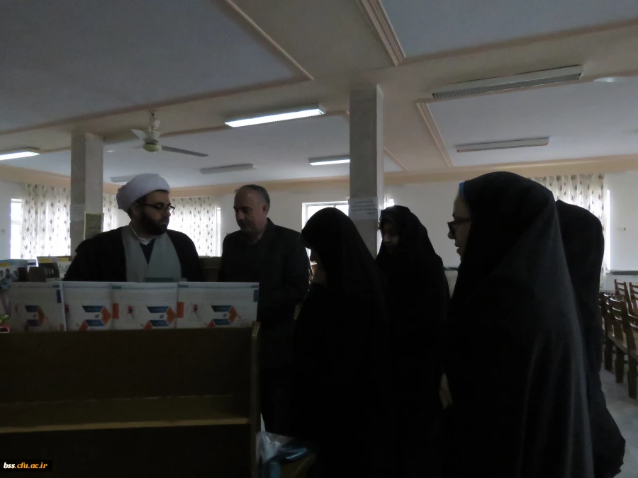 بازدید از نمایشگاه پژوهشی  و فصل نامه های دانشگاه  فرهنگیان توسط سرپرست و معاون آموزشی  پردیس و مسئولان استانی 3