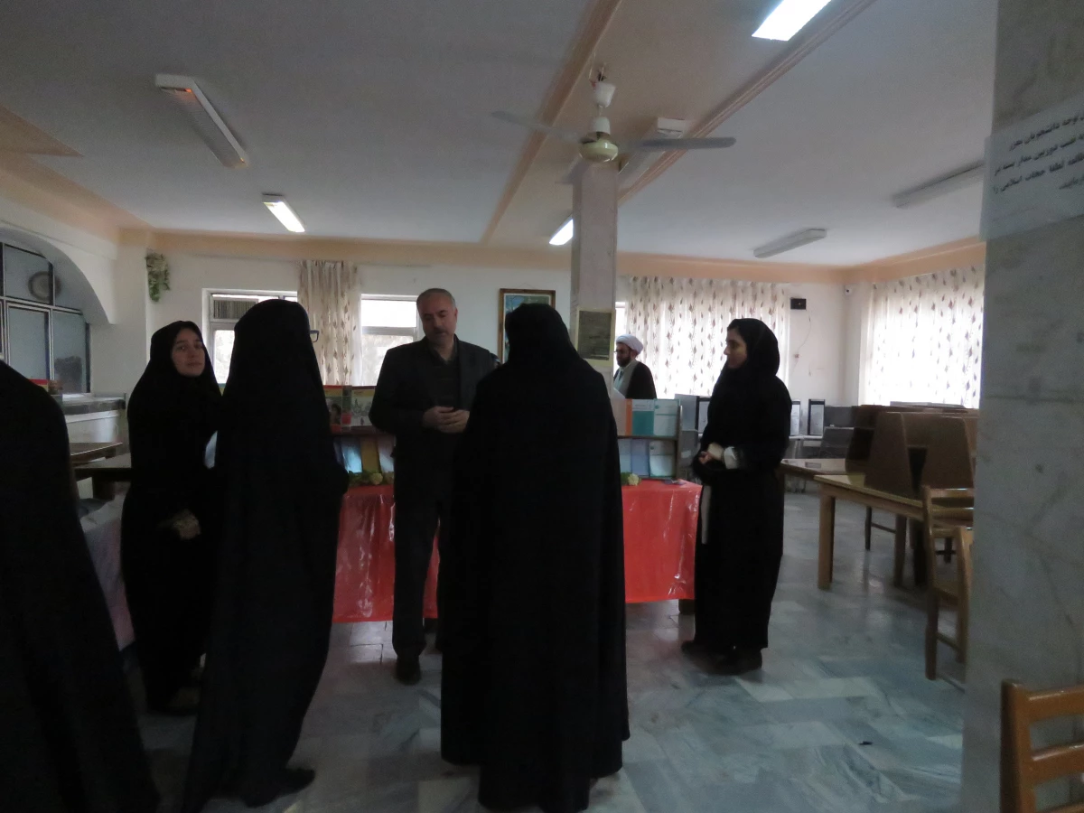 بازدید از نمایشگاه پژوهشی  و فصل نامه های دانشگاه  فرهنگیان توسط سرپرست و معاون آموزشی  پردیس و مسئولان استانی 5