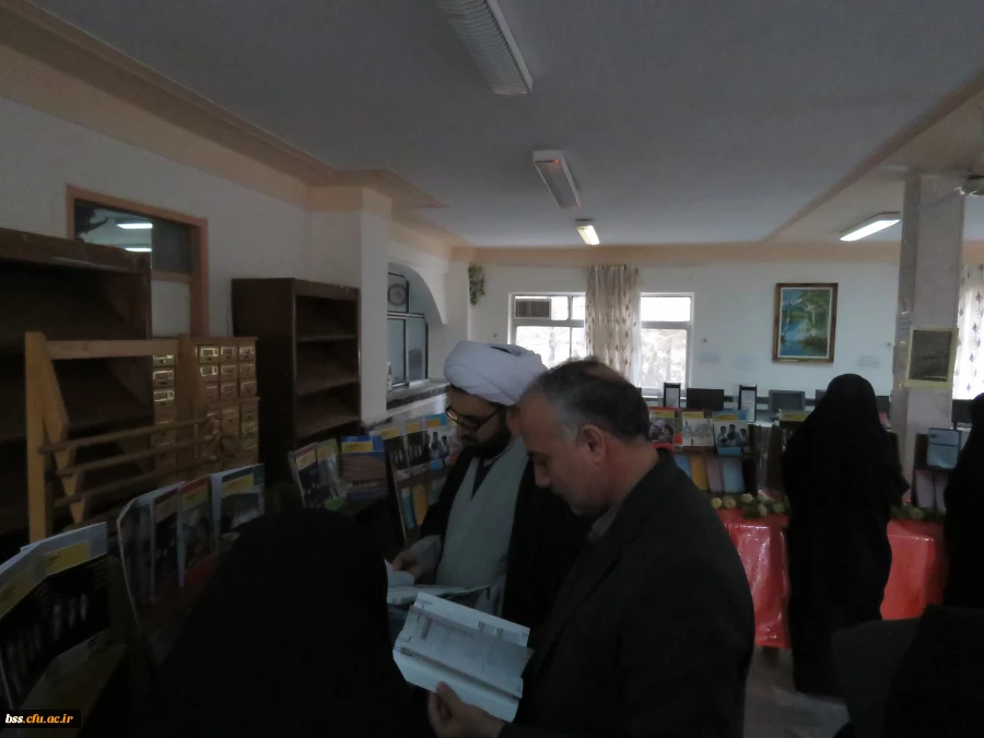 بازدید از نمایشگاه پژوهشی  و فصل نامه های دانشگاه  فرهنگیان توسط سرپرست و معاون آموزشی  پردیس و مسئولان استانی 4