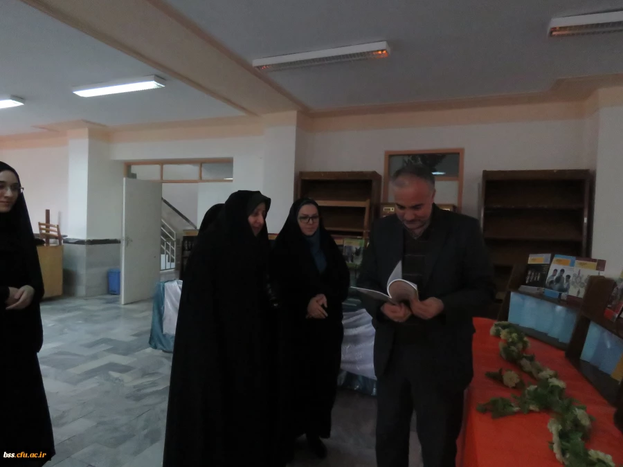 بازدید از نمایشگاه پژوهشی  و فصل نامه های دانشگاه  فرهنگیان توسط سرپرست و معاون آموزشی  پردیس و مسئولان استانی 6