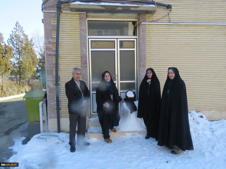 به مناسبت استقبال از  دهه فجر و شادی و شکر گذاری  از بارش نزولات آسمانی برگزار شد :
مسابقه ساخت آدم برفی 3