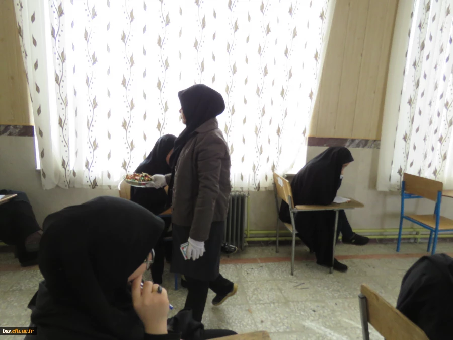 همزمان با یه صدا درآمدن زنگ انقلاب برگزارشد:
پذیرایی از دانشجویان حاضر در جلسه امتحان 3