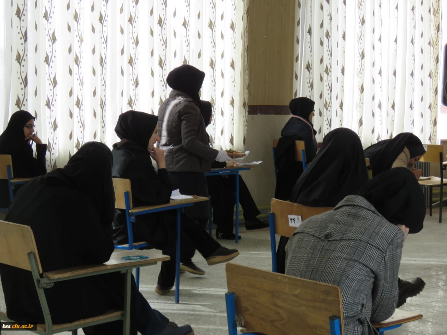 همزمان با یه صدا درآمدن زنگ انقلاب برگزارشد:
پذیرایی از دانشجویان حاضر در جلسه امتحان 5