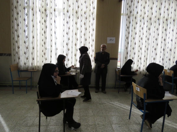 همزمان با یه صدا درآمدن زنگ انقلاب برگزارشد:
پذیرایی از دانشجویان حاضر در جلسه امتحان 4