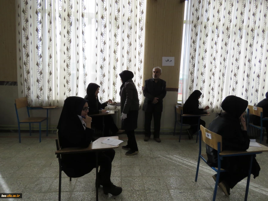 همزمان با یه صدا درآمدن زنگ انقلاب برگزارشد:
پذیرایی از دانشجویان حاضر در جلسه امتحان 4