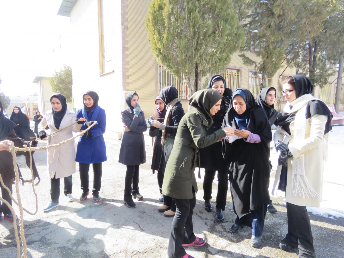 به مناسبت بزرگداشت دهه فجر برگزارشد:
مسابقه ورزشی طناب کشی و دو و میدانی (ویژه دانشجو معلمان) 2