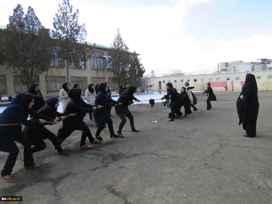 به مناسبت بزرگداشت دهه فجر برگزارشد:
مسابقه ورزشی طناب کشی و دو و میدانی (ویژه دانشجو معلمان) 2