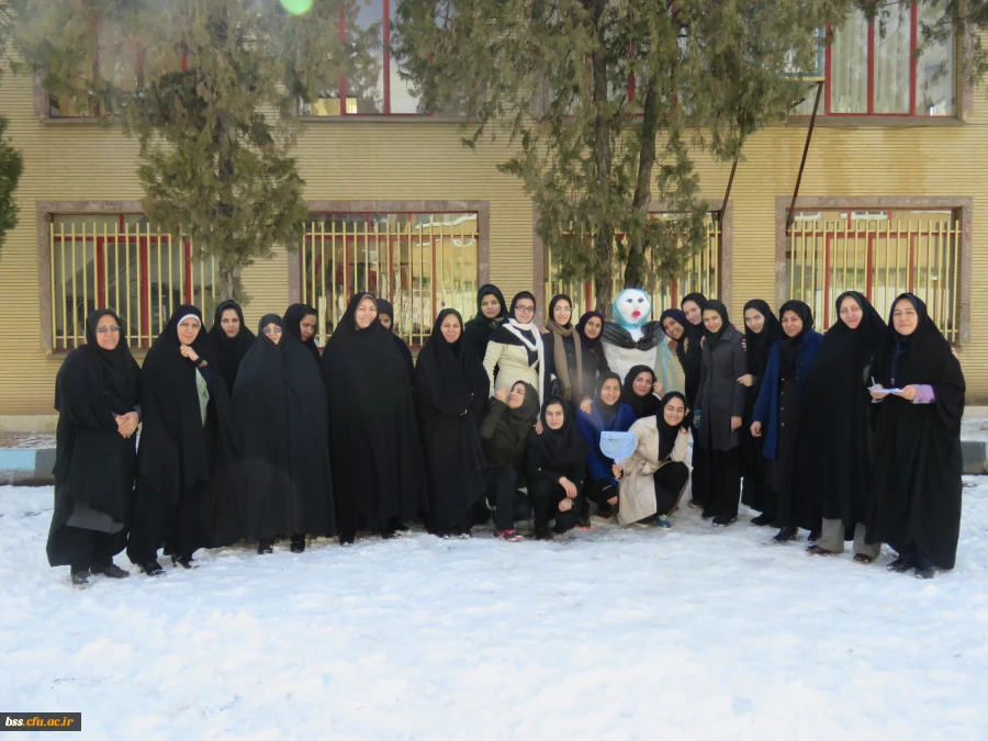 به مناسبت استقبال از  دهه فجر، شادی و شکر گذاری  از بارش نزولات آسمانی برگزار شد :
مسابقه ساخت آدم برفی 5