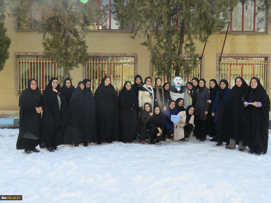 به مناسبت استقبال از  دهه فجر، شادی و شکر گذاری  از بارش نزولات آسمانی برگزار شد :
مسابقه ساخت آدم برفی 6