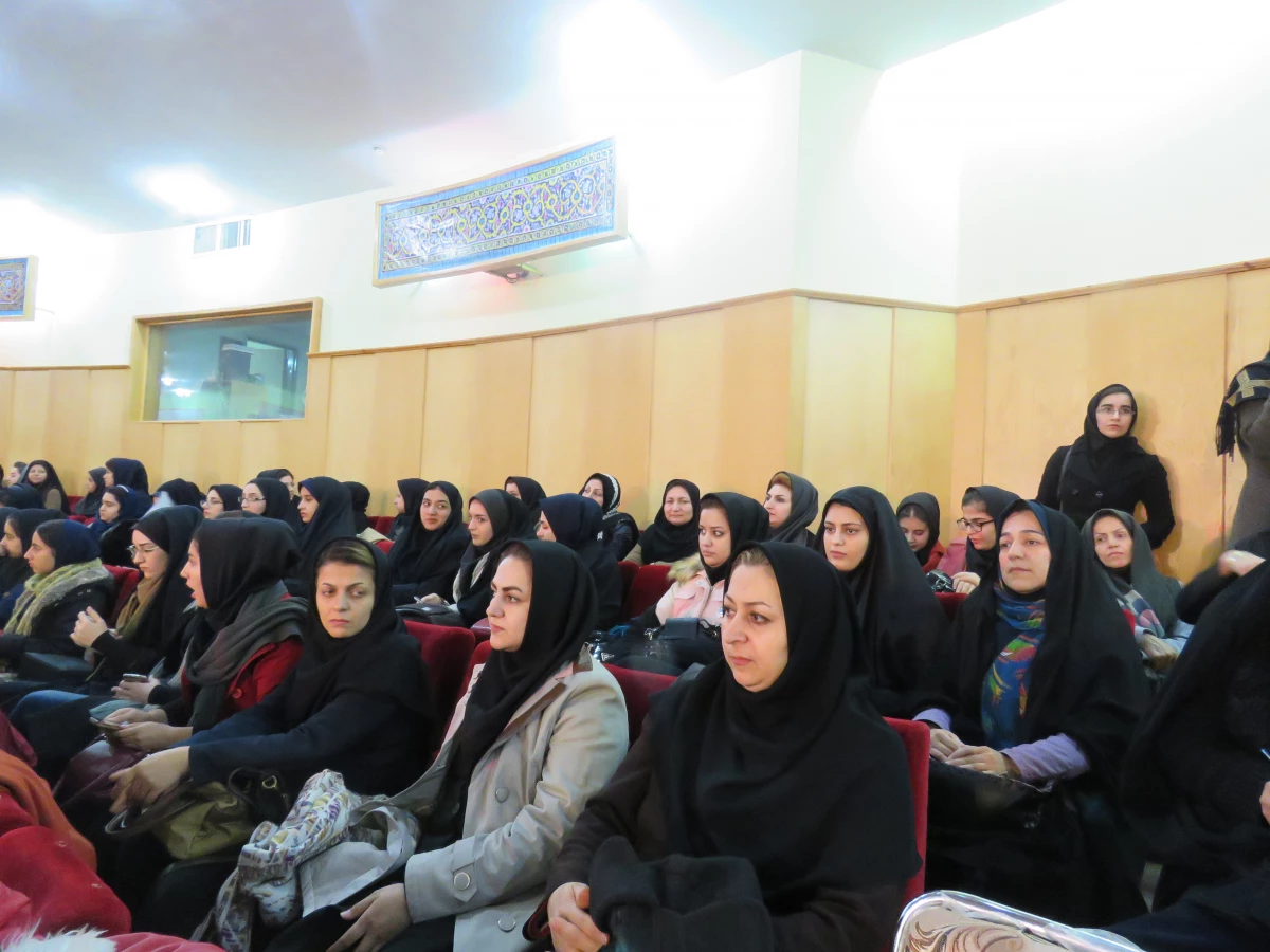 شرکت  کارکنان  و  دانشجو معلمان  در مراسم  مشترک   دانشگاهیان  استان  به  مناسبت  دهه  فجر 3