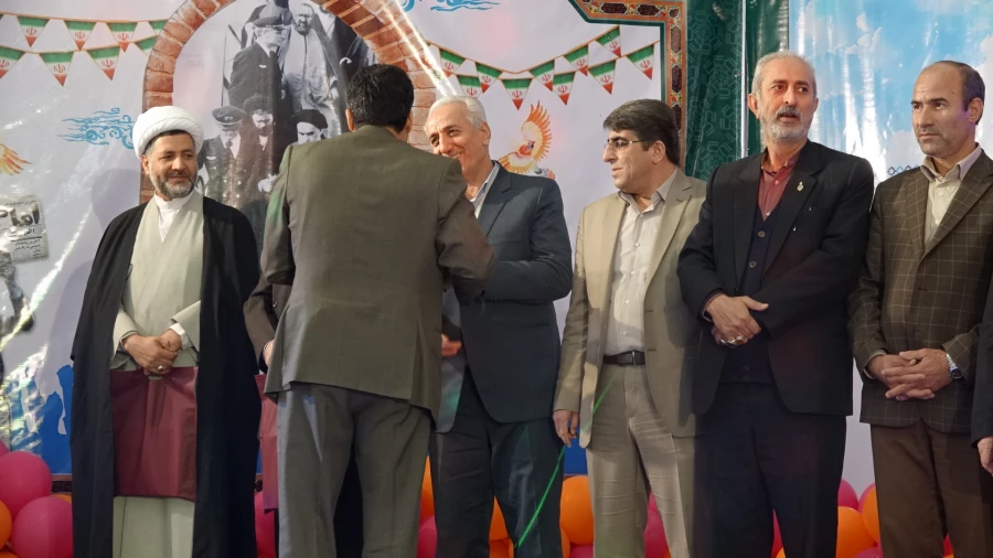 شرکت  کارکنان  و  دانشجو معلمان  در مراسم  مشترک   دانشگاهیان  استان  به  مناسبت  دهه  فجر 8